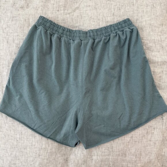 Vuori Boyfriend Short Womens Small - Picture 2 of 4